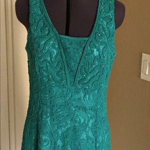 Reba sleeveless lace dress